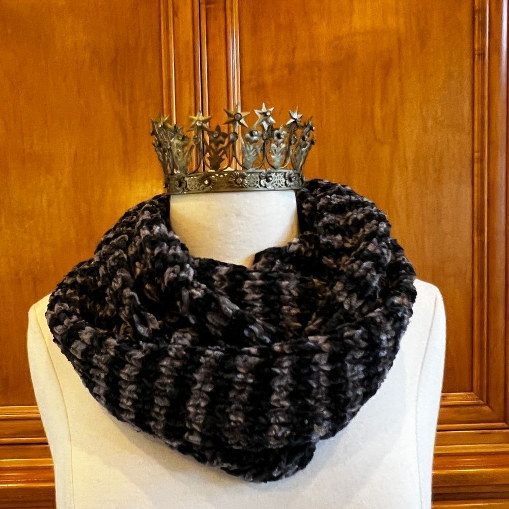 Love of Fashion Black and Gray Infinity Scarf One Size NWT